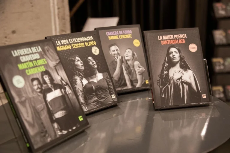 “Programa de mano”: cuando una obra de teatro continúa adentro de un libro